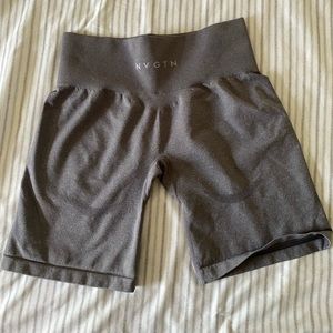 NVGTN grey contour shorts